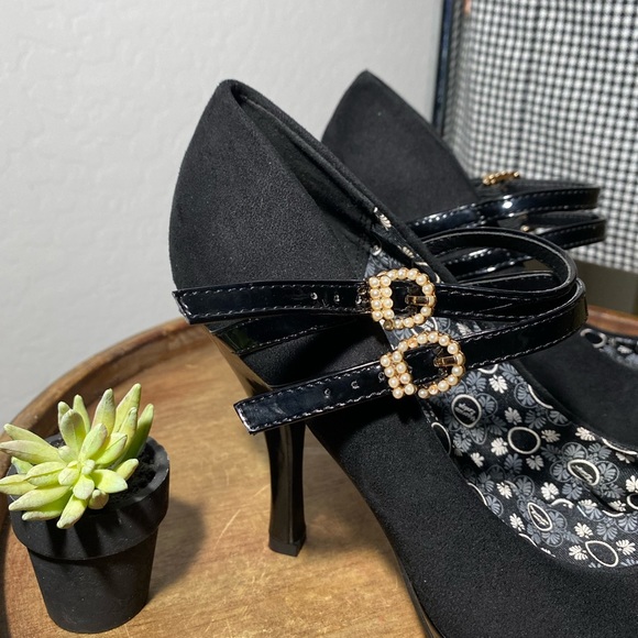 Riverdale Veronica Pearl Buckle Mary Jane Heels Hot Topic Exclusive - Picture 4 of 9
